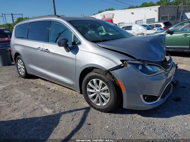 2017 Chrysler Pacifica Touring-l მანქანა იყიდება აუქციონზე, vin: 2C4RC1BG0HR524863, აუქციონის ნომერი: 44810164