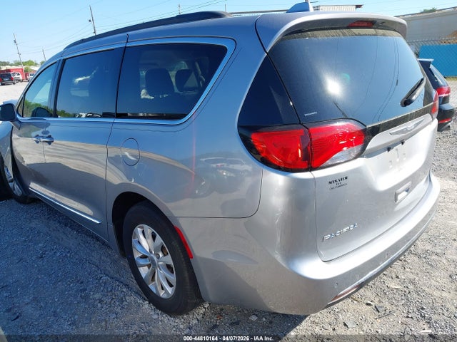 2017 Chrysler Pacifica Touring-l მანქანა იყიდება აუქციონზე, vin: 2C4RC1BG0HR524863, აუქციონის ნომერი: 44810164