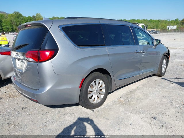 2017 Chrysler Pacifica Touring-l მანქანა იყიდება აუქციონზე, vin: 2C4RC1BG0HR524863, აუქციონის ნომერი: 44810164