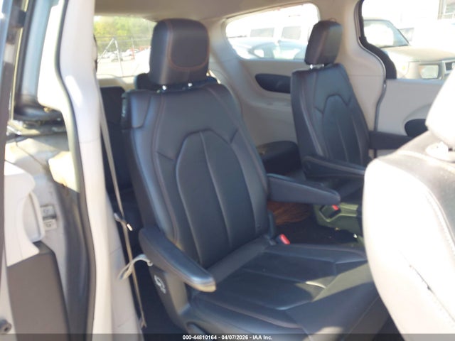2017 Chrysler Pacifica Touring-l მანქანა იყიდება აუქციონზე, vin: 2C4RC1BG0HR524863, აუქციონის ნომერი: 44810164