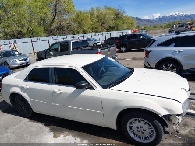 2006 Chrysler 300 მანქანა იყიდება აუქციონზე, vin: 2C3KA43R76H160098, აუქციონის ნომერი: 44810196