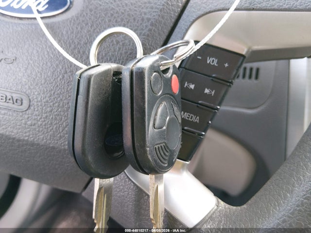 44810217 :رقم المزاد ، 3FAHP0HA1BR185390 vin ، 2011 Ford Fusion Se مزاد بيع