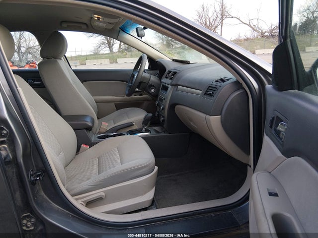 44810217 :رقم المزاد ، 3FAHP0HA1BR185390 vin ، 2011 Ford Fusion Se مزاد بيع
