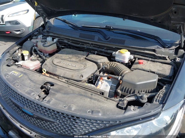 Продажа на аукционе авто 2020 Chrysler Pacifica Hybrid Limited, vin: 2C4RC1N7XLR277775, номер лота: 44810238
