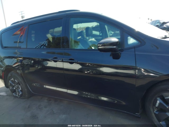 Продажа на аукционе авто 2020 Chrysler Pacifica Hybrid Limited, vin: 2C4RC1N7XLR277775, номер лота: 44810238
