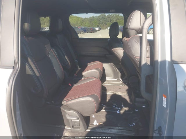 Продажа на аукционе авто 2025 Toyota Sienna Xse, vin: 5TDCRKEC8SS244951, номер лота: 44810245
