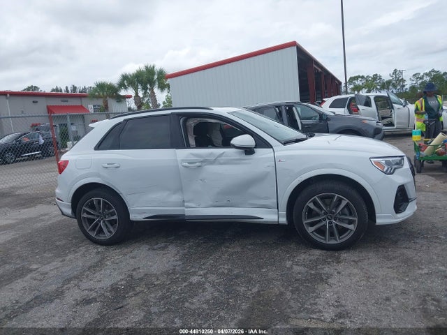44810250 :رقم المزاد ، WA1DECF36P1069506 vin ، 2023 Audi Q3 Premium 45 Tfsi S Line Quattro Tiptronic مزاد بيع
