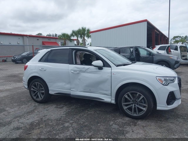 44810250 :رقم المزاد ، WA1DECF36P1069506 vin ، 2023 Audi Q3 Premium 45 Tfsi S Line Quattro Tiptronic مزاد بيع
