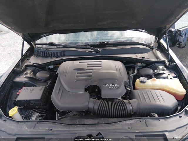44810346 :رقم المزاد ، 2C3CCABG9FH921517 vin ، 2015 Chrysler 300 300s مزاد بيع