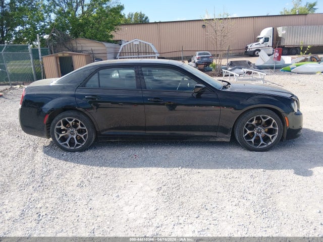 44810346 :رقم المزاد ، 2C3CCABG9FH921517 vin ، 2015 Chrysler 300 300s مزاد بيع
