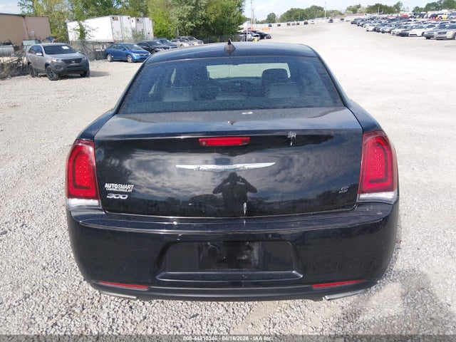 44810346 :رقم المزاد ، 2C3CCABG9FH921517 vin ، 2015 Chrysler 300 300s مزاد بيع