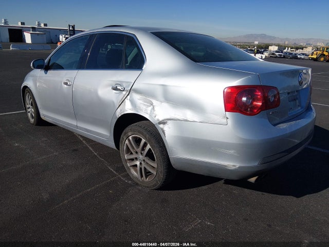 2005 Volkswagen Jetta 2.5 მანქანა იყიდება აუქციონზე, vin: 3VWSG71K05M647464, აუქციონის ნომერი: 44810440