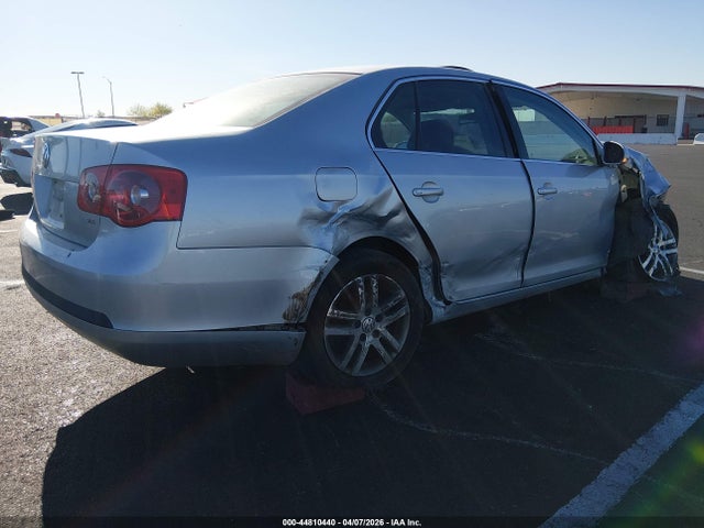 2005 Volkswagen Jetta 2.5 მანქანა იყიდება აუქციონზე, vin: 3VWSG71K05M647464, აუქციონის ნომერი: 44810440