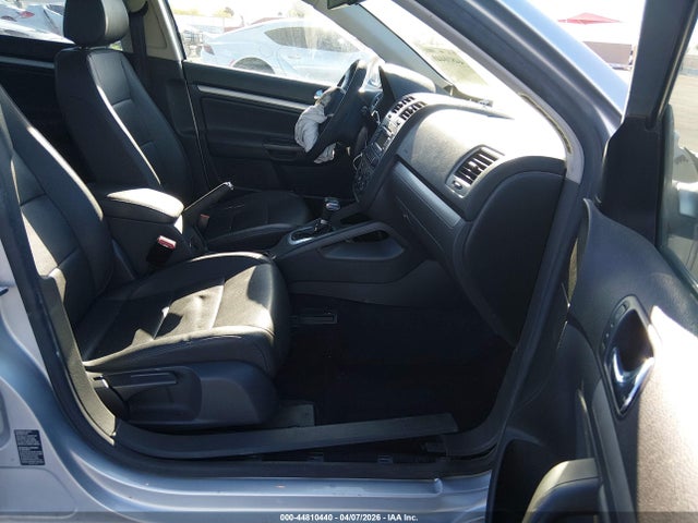 2005 Volkswagen Jetta 2.5 მანქანა იყიდება აუქციონზე, vin: 3VWSG71K05M647464, აუქციონის ნომერი: 44810440