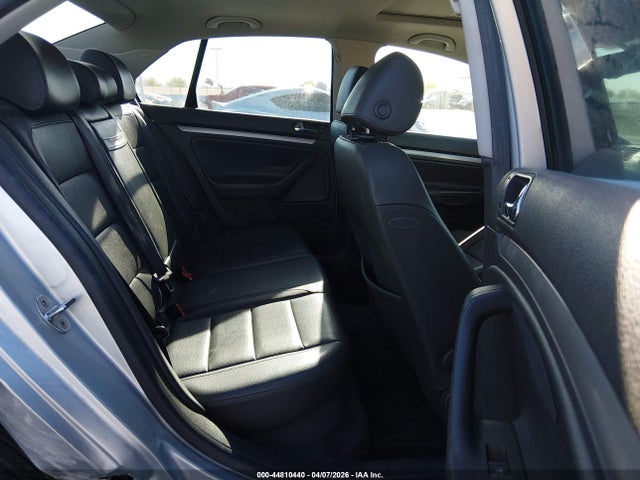 2005 Volkswagen Jetta 2.5 მანქანა იყიდება აუქციონზე, vin: 3VWSG71K05M647464, აუქციონის ნომერი: 44810440