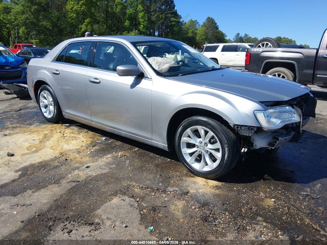 2015 Chrysler 300 Limited მანქანა იყიდება აუქციონზე, vin: 2C3CCAAG3FH908831, აუქციონის ნომერი: 44810480