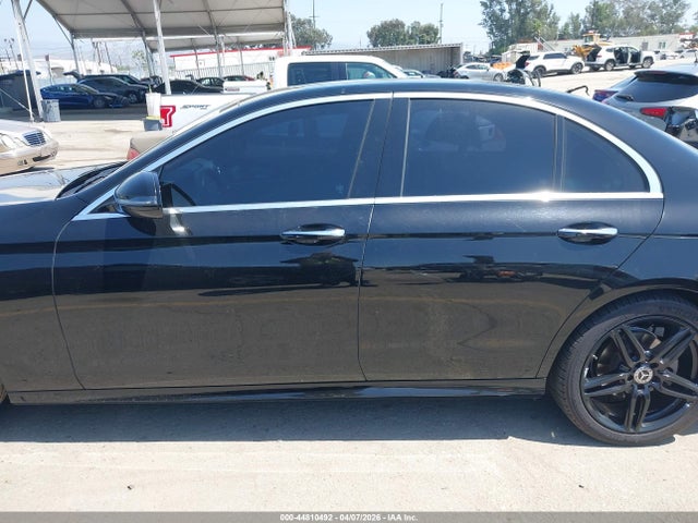 2018 Mercedes-benz E 300 მანქანა იყიდება აუქციონზე, vin: WDDZF4JBXJA366868, აუქციონის ნომერი: 44810492
