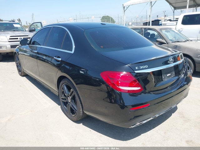 2018 Mercedes-benz E 300 მანქანა იყიდება აუქციონზე, vin: WDDZF4JBXJA366868, აუქციონის ნომერი: 44810492