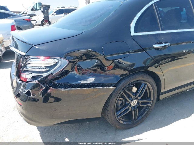 2018 Mercedes-benz E 300 მანქანა იყიდება აუქციონზე, vin: WDDZF4JBXJA366868, აუქციონის ნომერი: 44810492