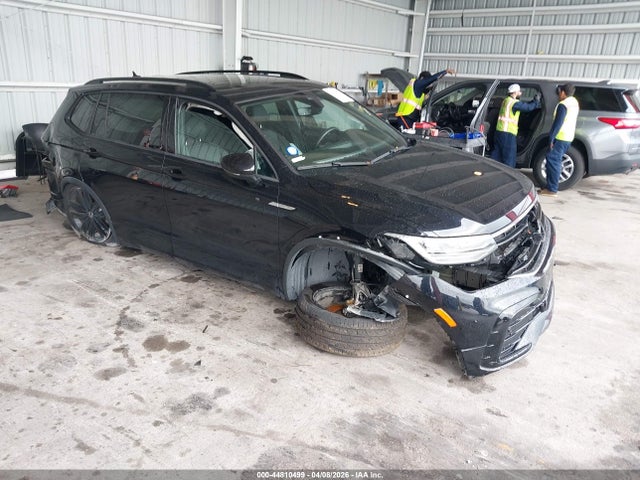 Aukcja sprzedaży 2022 Volkswagen Tiguan 2.0t Se R-line Black, vin: 3VVCB7AX2NM077941, numer aukcji: 44810499