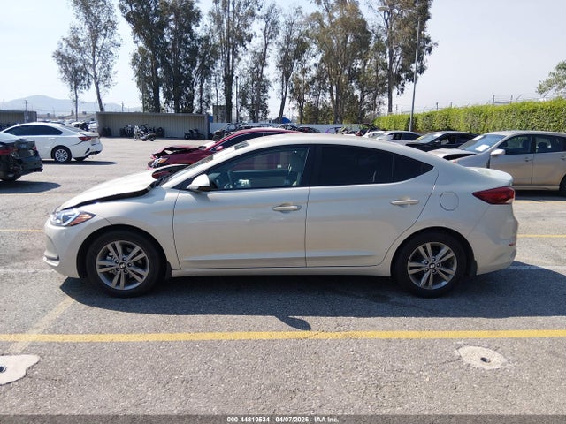 KMHD84LF1HU425289 Hyundai ELANTRA SE