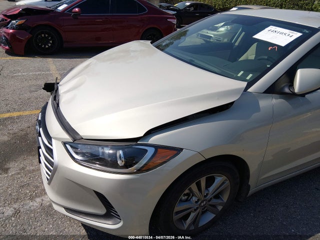 KMHD84LF1HU425289 Hyundai ELANTRA SE