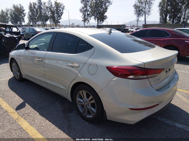 KMHD84LF1HU425289 Hyundai ELANTRA SE