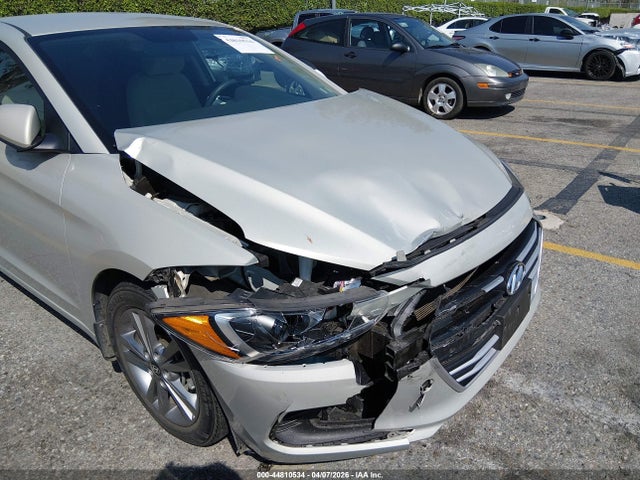 KMHD84LF1HU425289 Hyundai ELANTRA SE