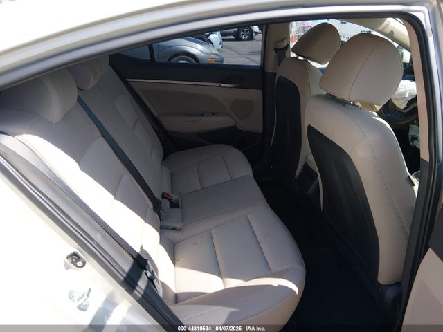 KMHD84LF1HU425289 Hyundai ELANTRA SE
