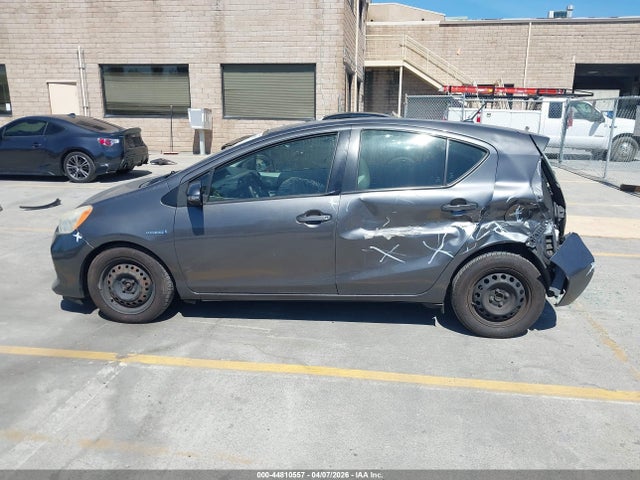 Toyota Prius C Two 2014 JTDKDTB32E1563204 Image 14