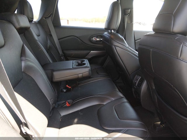 44810559 :رقم المزاد ، 1C4PJMLB6KD300153 vin ، 2019 Jeep Cherokee Latitude Plus 4x4 مزاد بيع