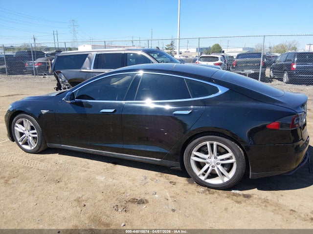 Продажа на аукционе авто 2013 Tesla Model S, vin: 5YJSA1DGXDFP08265, номер лота: 44810574