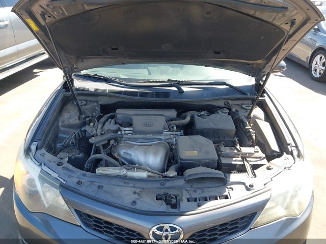 44810617 :رقم المزاد ، 4T1BF1FK3EU400135 vin ، 2014 Toyota Camry Se مزاد بيع