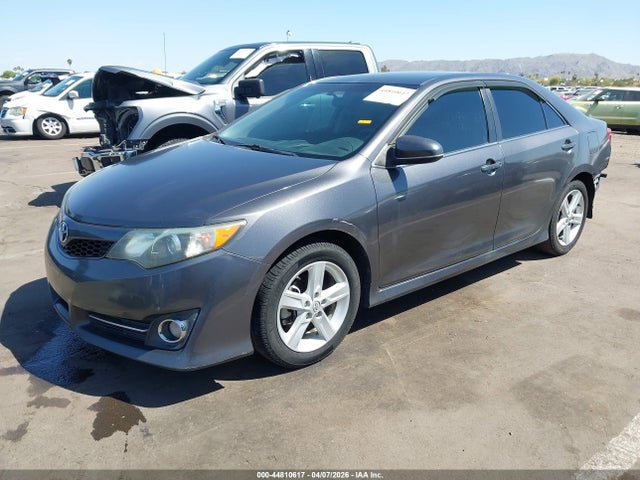 44810617 :رقم المزاد ، 4T1BF1FK3EU400135 vin ، 2014 Toyota Camry Se مزاد بيع