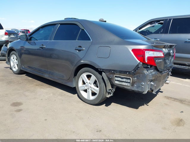 44810617 :رقم المزاد ، 4T1BF1FK3EU400135 vin ، 2014 Toyota Camry Se مزاد بيع
