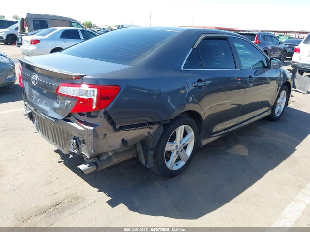 44810617 :رقم المزاد ، 4T1BF1FK3EU400135 vin ، 2014 Toyota Camry Se مزاد بيع