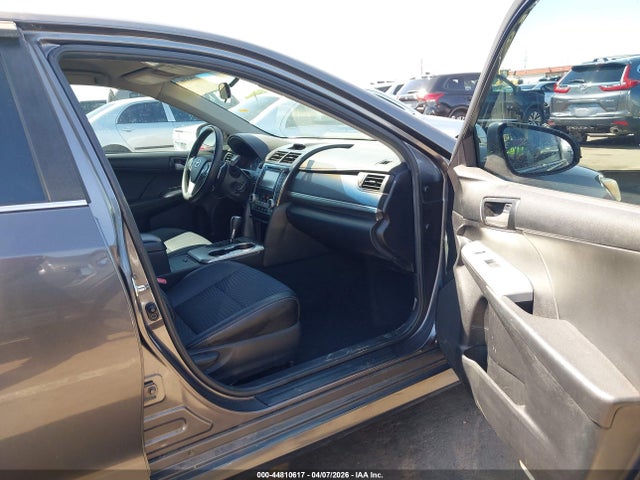 44810617 :رقم المزاد ، 4T1BF1FK3EU400135 vin ، 2014 Toyota Camry Se مزاد بيع
