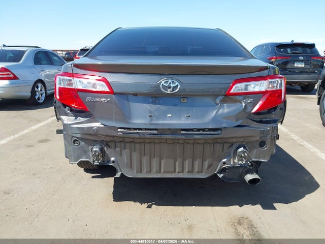 44810617 :رقم المزاد ، 4T1BF1FK3EU400135 vin ، 2014 Toyota Camry Se مزاد بيع