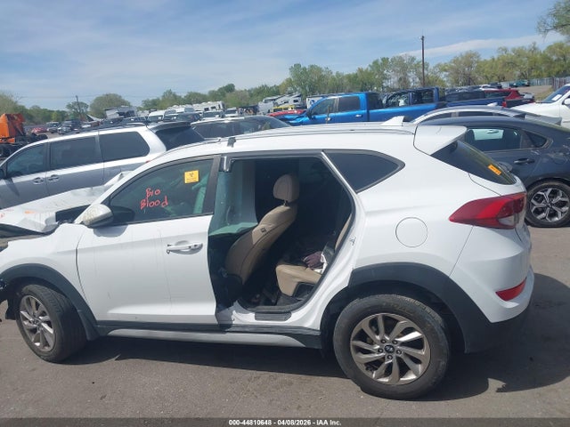 Продажа на аукционе авто 2017 Hyundai Tucson Se Plus, vin: KM8J33A43HU381258, номер лота: 44810648