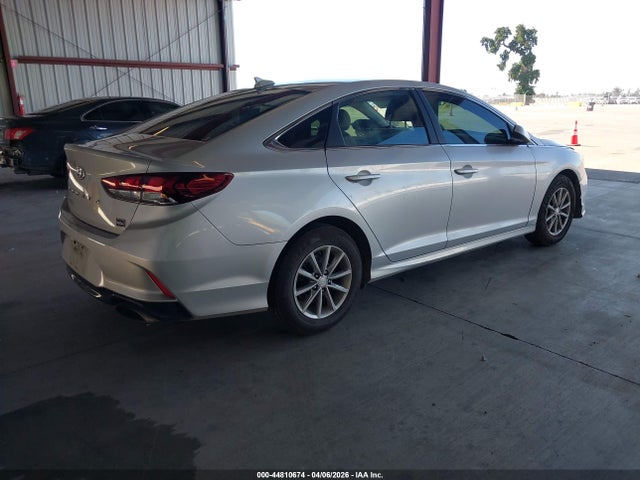 2019 HYUNDAI SONATA 5NPE24AF1KH753360 Photo 3