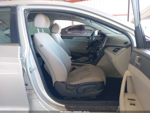2019 HYUNDAI SONATA 5NPE24AF1KH753360 Photo 4