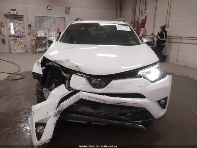 Продаж на аукціоні авто 2018 Toyota Rav4 Se, vin: 2T3JFREV3JW795442, номер лоту: 44810742