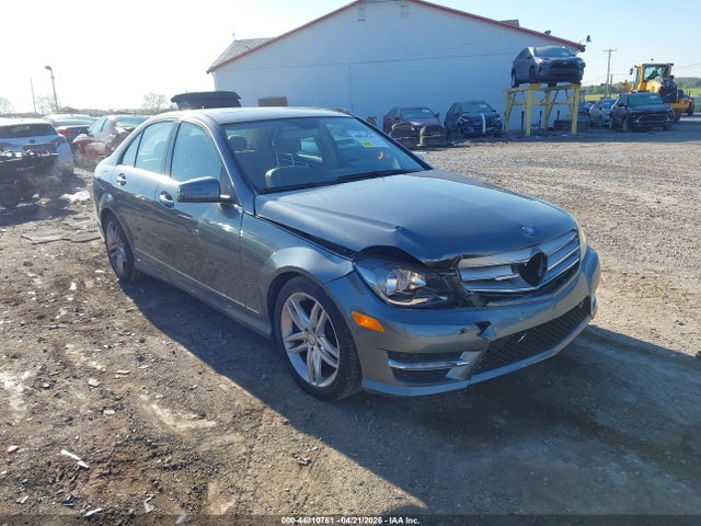 Продажа на аукционе авто 2012 Mercedes-benz C 300 Luxury 4matic/sport 4matic, vin: WDDGF8BB1CR202488, номер лота: 44810761