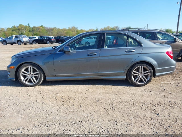 Продажа на аукционе авто 2012 Mercedes-benz C 300 Luxury 4matic/sport 4matic, vin: WDDGF8BB1CR202488, номер лота: 44810761