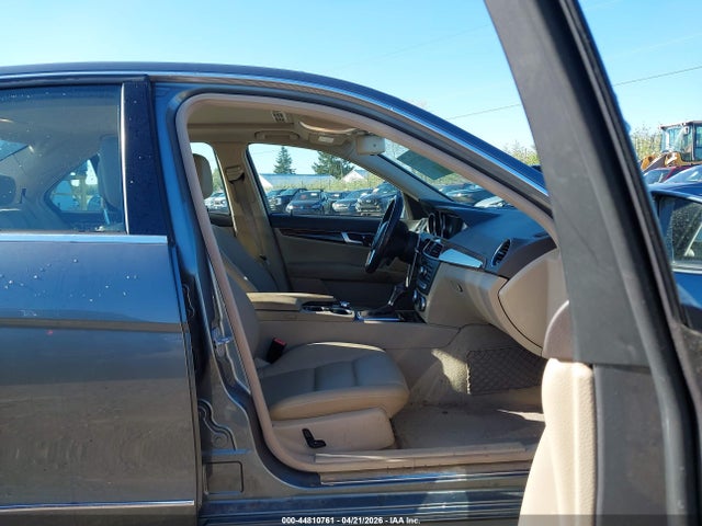 Продажа на аукционе авто 2012 Mercedes-benz C 300 Luxury 4matic/sport 4matic, vin: WDDGF8BB1CR202488, номер лота: 44810761