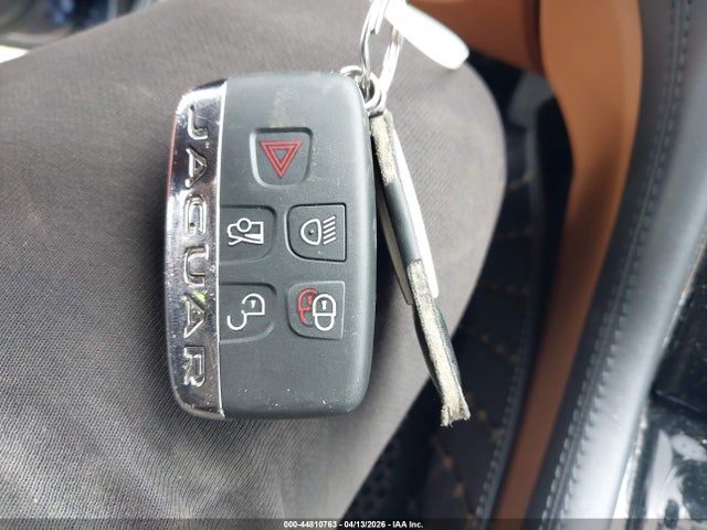 2016 JAGUAR XJ SAJWJ2GD0G8V93416 Photo 10