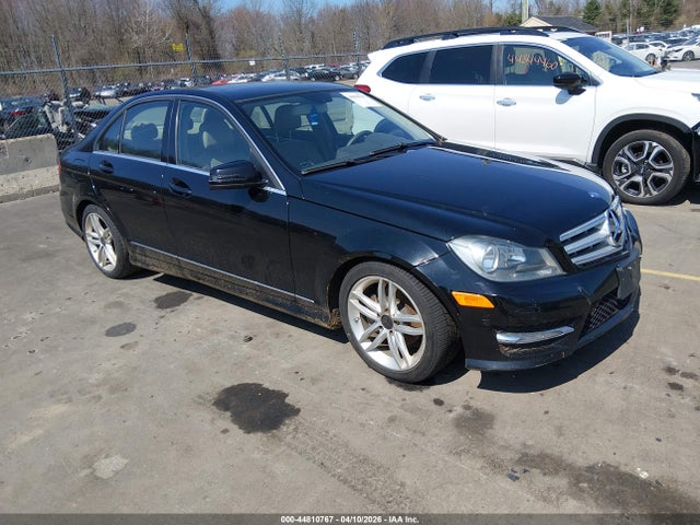 2012 MERCEDES-BENZ C 300 WDDGF8BB1CF876884