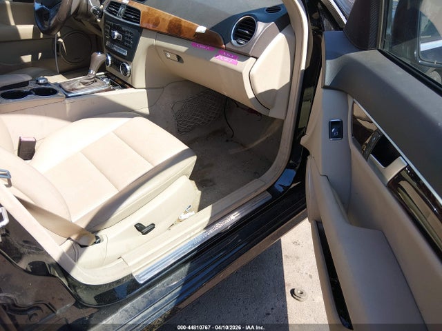2012 MERCEDES-BENZ C 300 WDDGF8BB1CF876884 Photo 4