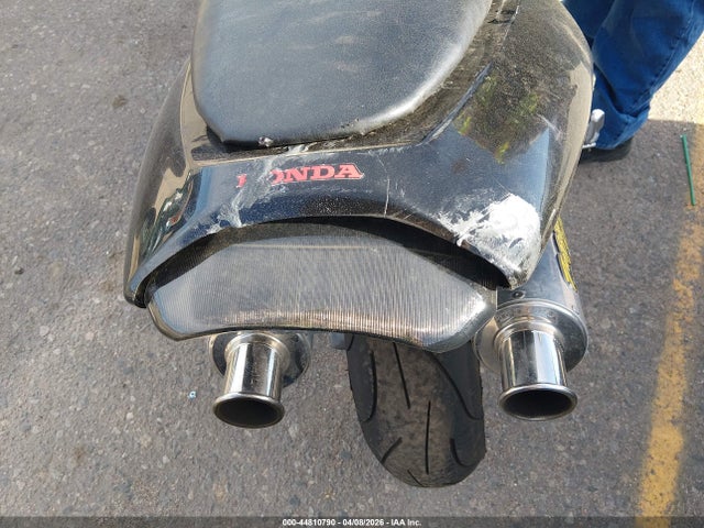 44810790 :رقم المزاد ، JH2SC3606XM101014 vin ، 1999 Honda Vtr1000 F مزاد بيع