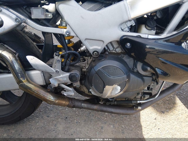 44810790 :رقم المزاد ، JH2SC3606XM101014 vin ، 1999 Honda Vtr1000 F مزاد بيع